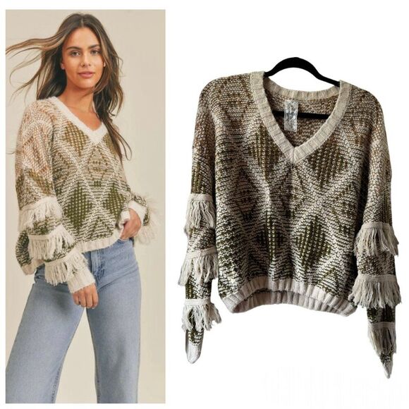 SADIE & SAGE Size M soft green Aztec oversized cropped knit sweater with fringe - Picture 1 of 10